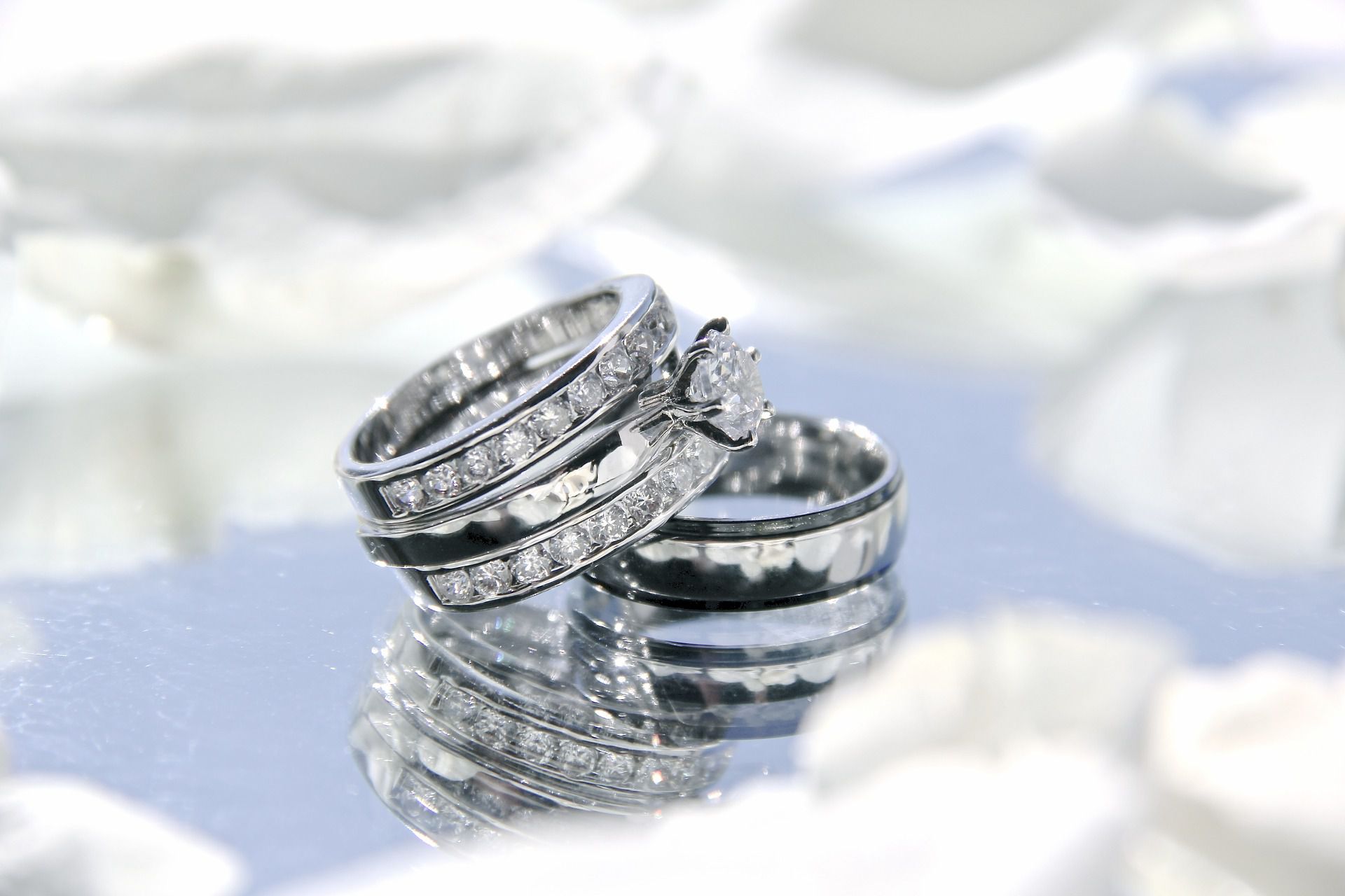 結婚指輪を買うタイミングと選び方